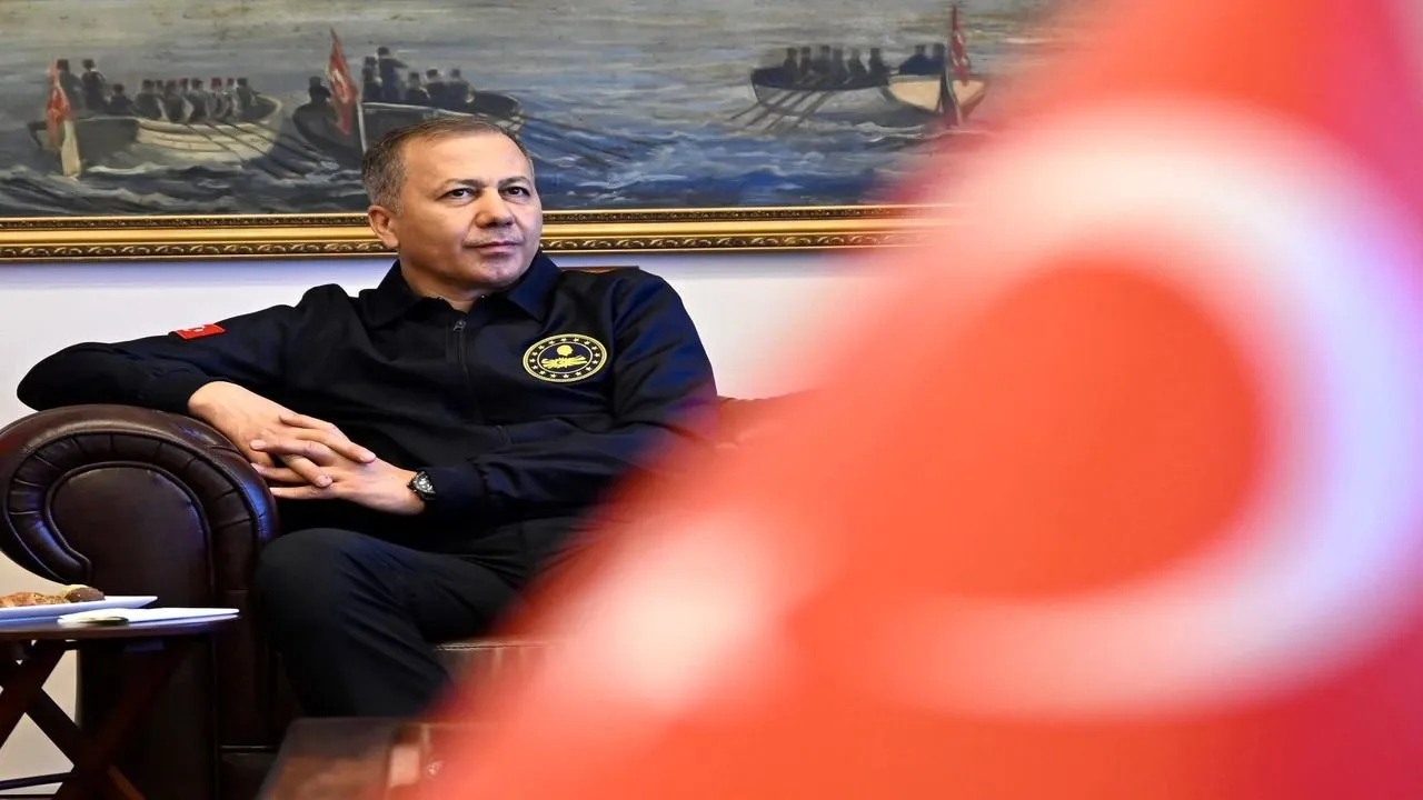 Bakan Ali Yerlikaya'dan Göçmen Kaçakçılığı Operasyonu Açıklaması